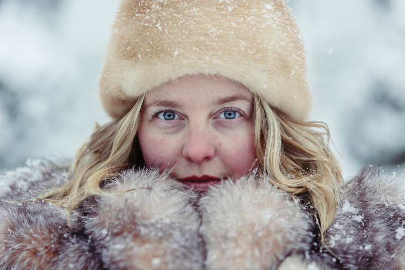 Jak dbać o skórę zimą? Zasady pielęgnacji